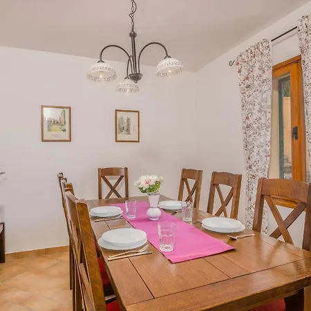 In With Kitchen Draga Bašćanska