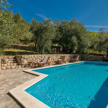 Сasa de vacaciones In With Kitchen