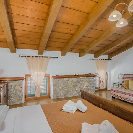 Сasa de vacaciones In With Kitchen Draga Bašćanska